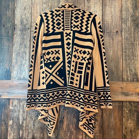 Bar III Sz XS NWT Tan Black AzTec Open Long Warm Cardigan - Picture 8 of 8
